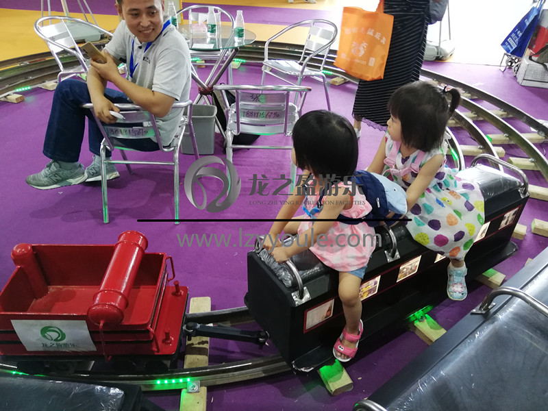 軌道小火車(chē)展銷(xiāo)會(huì)